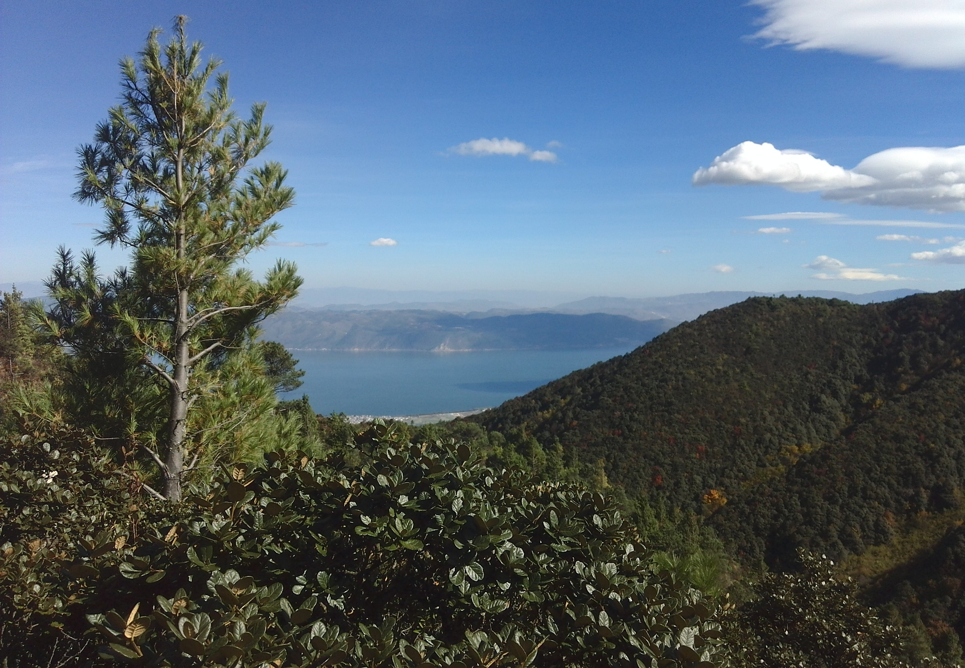 Erhai Lake’s shoreline beneath the Cangshan range near Dali in autumn