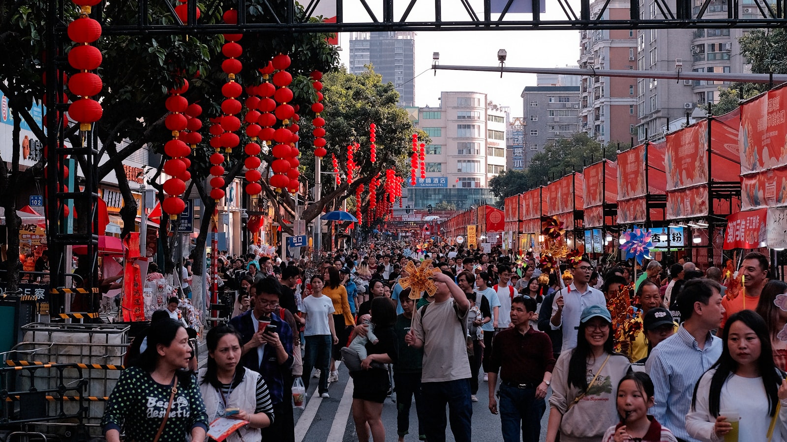 Avoiding Chinese New Year Crowds: Smart Timing & Routes — cover photo