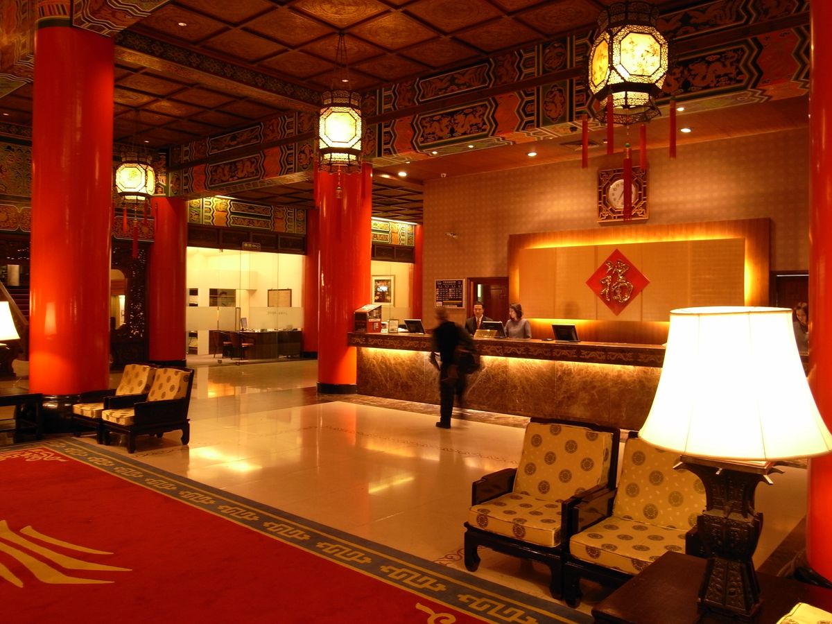 File:DESK RECEPTION-NORTH STAR GUAYAQUIL.jpg