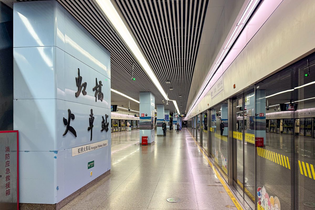 File:20260209 Hongqiao Railway Station (Metro) - Platform 3.jpg