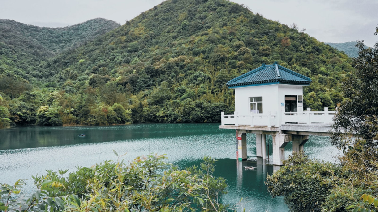 Slow Travel in China: 14 Days in Chengdu, Dali & Yangshuo — cover photo