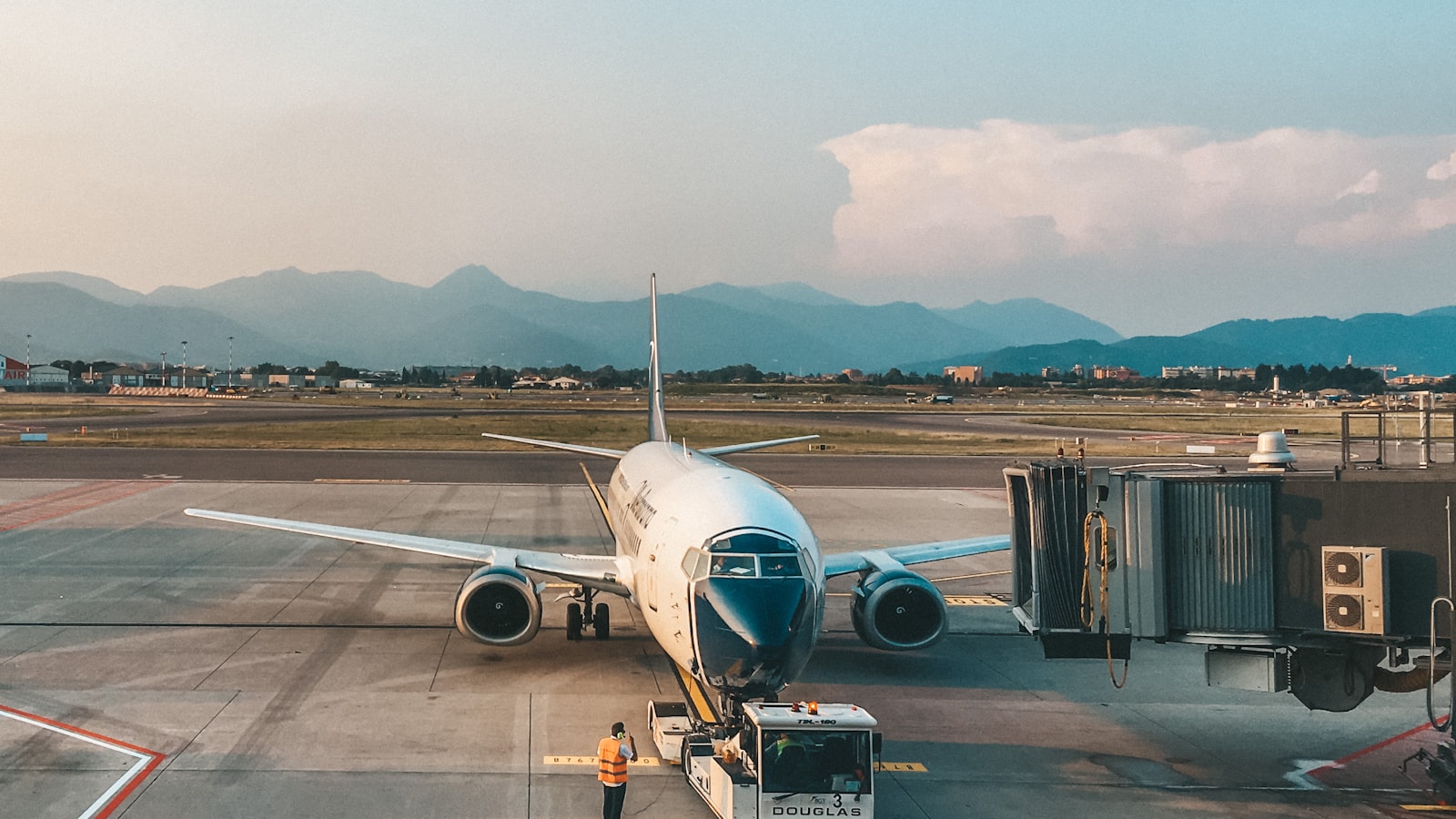 China Customs & Duty-Free: Rules and Limits (2026) — cover photo