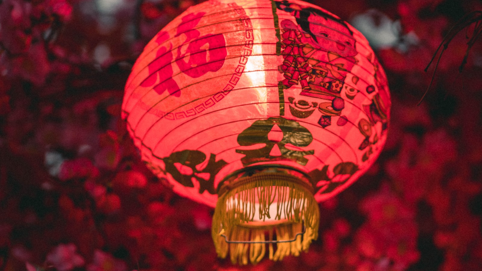 Golden Week vs Chinese New Year: Which Holiday Is Worse to Travel? — cover photo
