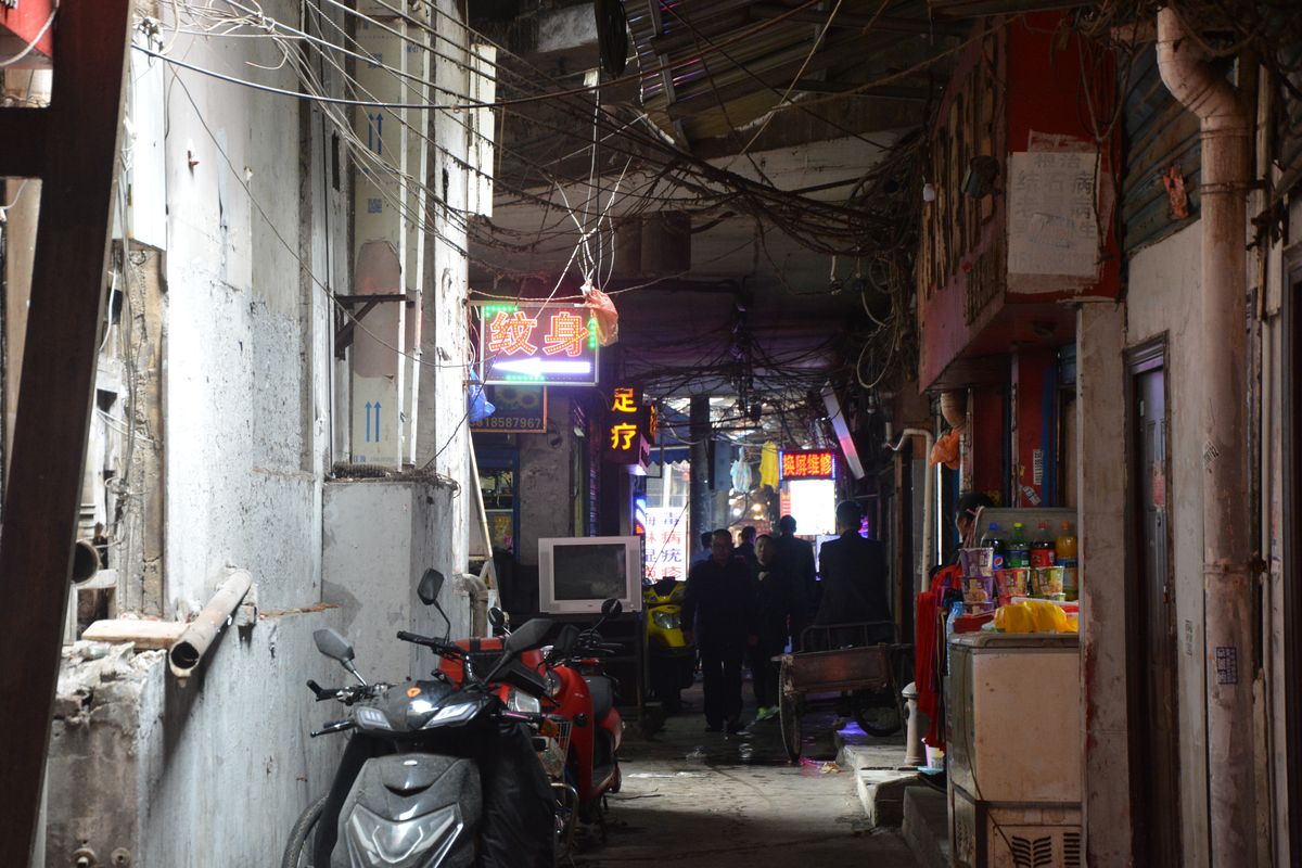 File:201904 Alley in Guiyang, Guizhou 01.jpg