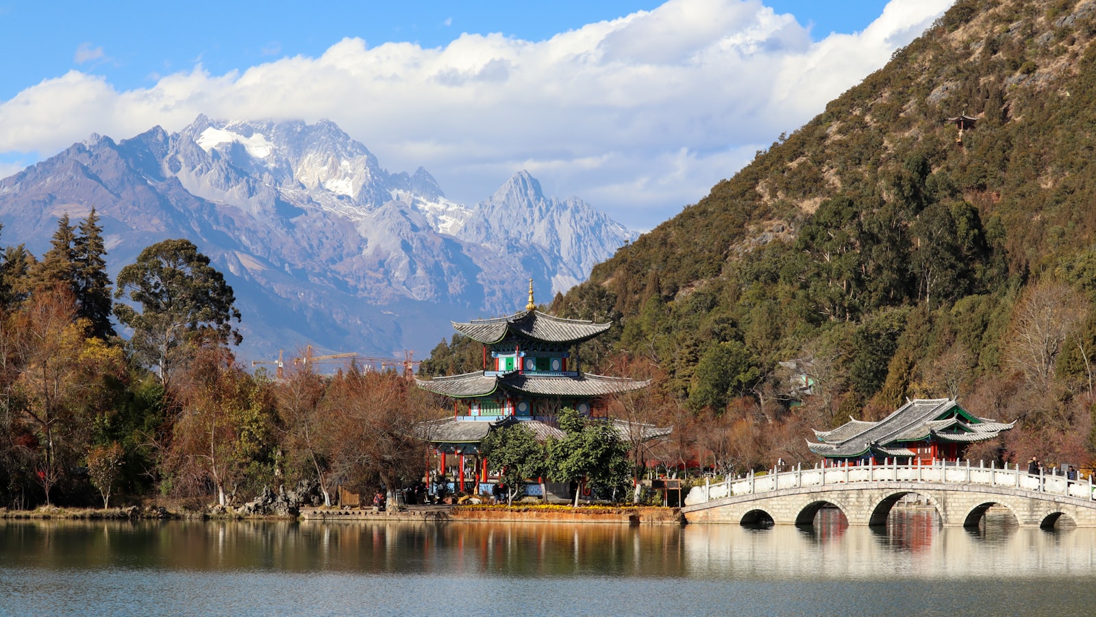 Hangzhou Day Trips: Qiandao Lake, the Tea Hills & Water Towns (2026) — cover photo