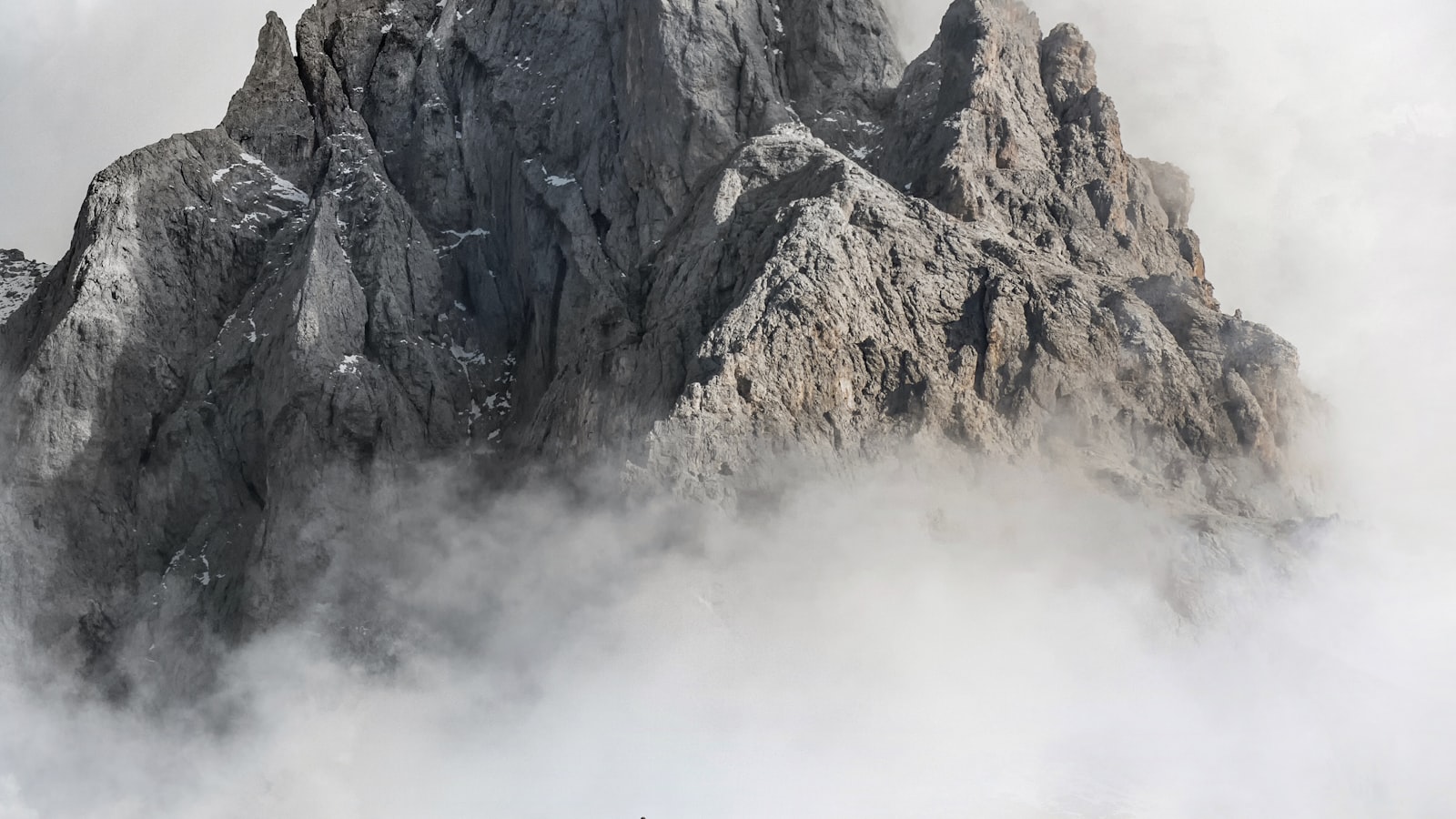 Hiking Mount Emei & Huangshan: Two Famous Mountain Climbs (2026) — cover photo