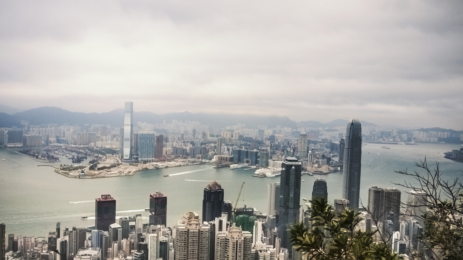 Hong Kong Entry Guide (2026): Visa-Free Stays & Crossings — cover photo