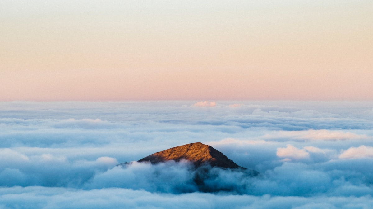 Sunrise over Huangshan’s sea of clouds