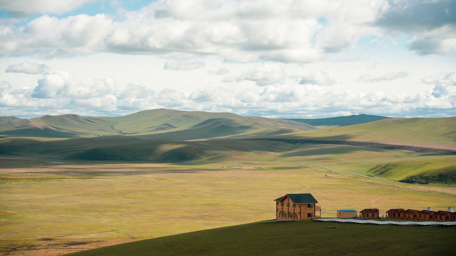 Inner Mongolia: Grasslands, Desert & Yurts in 6 Days — cover photo