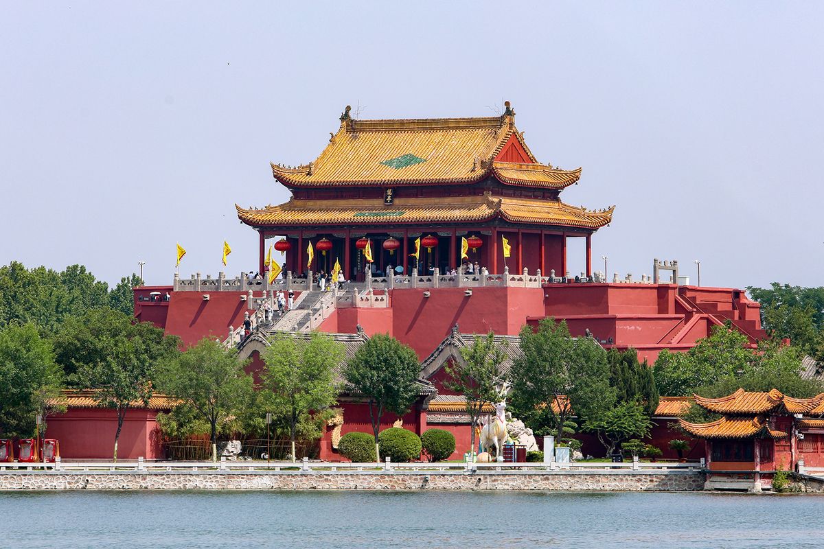 The Dragon Pavilion by its lake in Kaifeng