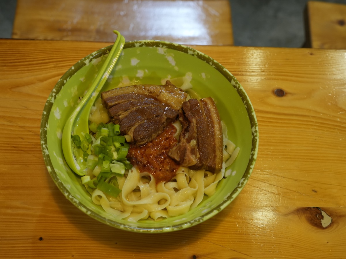 The classic knife-cut noodle bowl