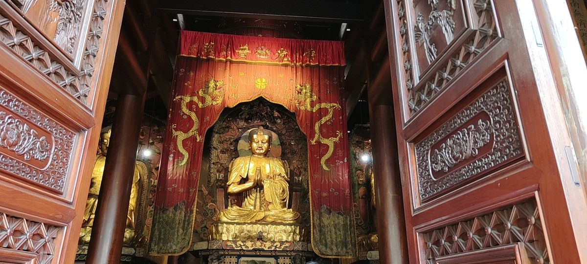 File:Leshan Lingyun Temple.jpg