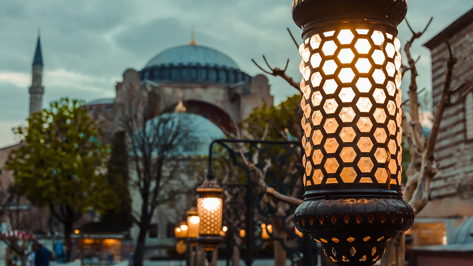 Muslim Travelers in China: Halal Food, Mosques & Tips (2026) — cover photo