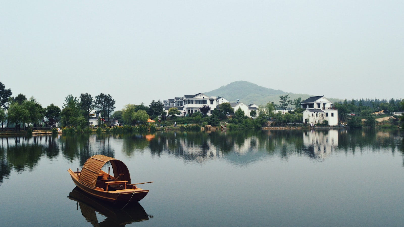 Nanjing Travel Guide (2026): History & Qinhuai River — cover photo