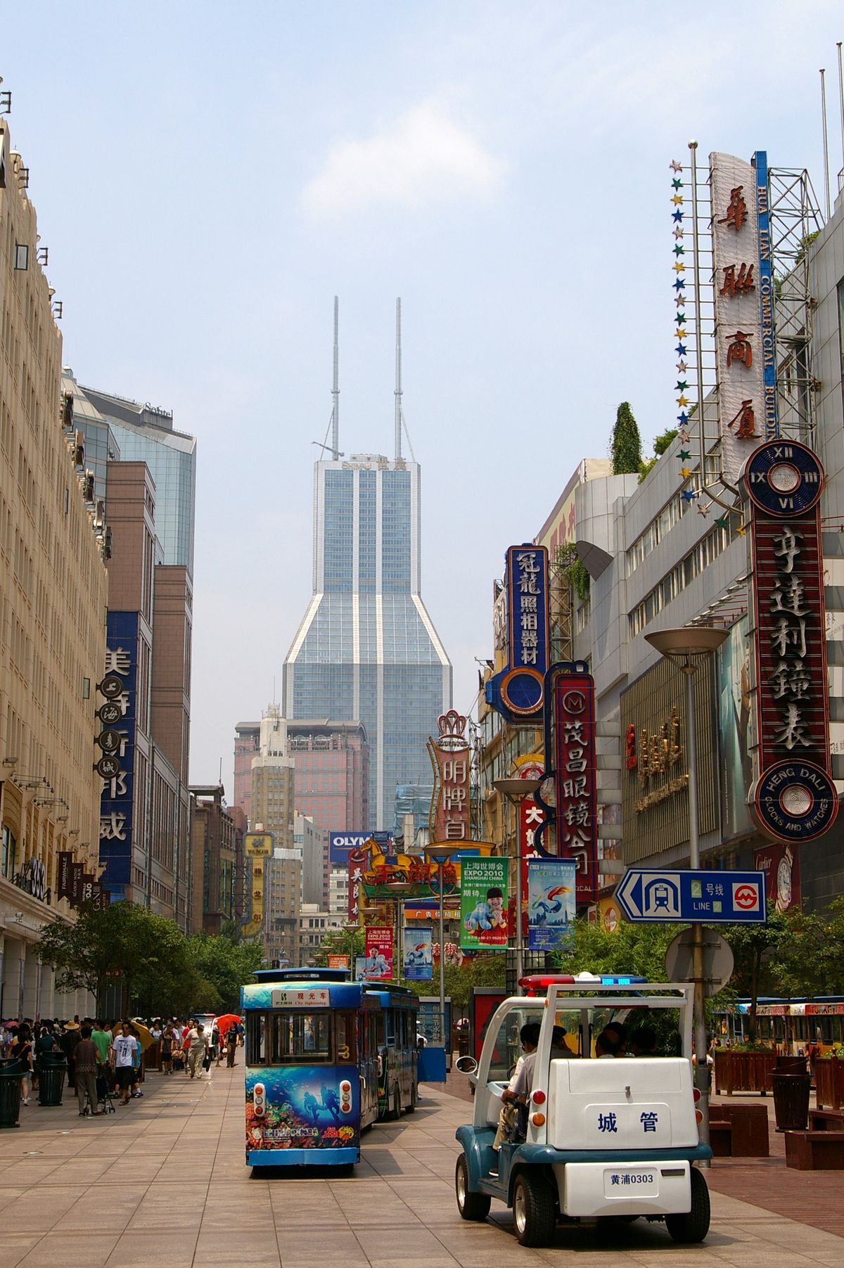 File:20090705 Shanghai Nanjing Road 0602.jpg