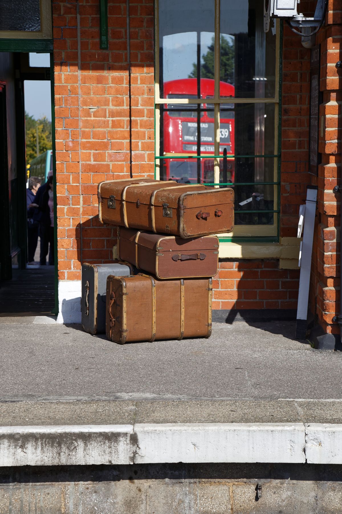 File:Packing apples in boxes (IA CAT85821859).pdf