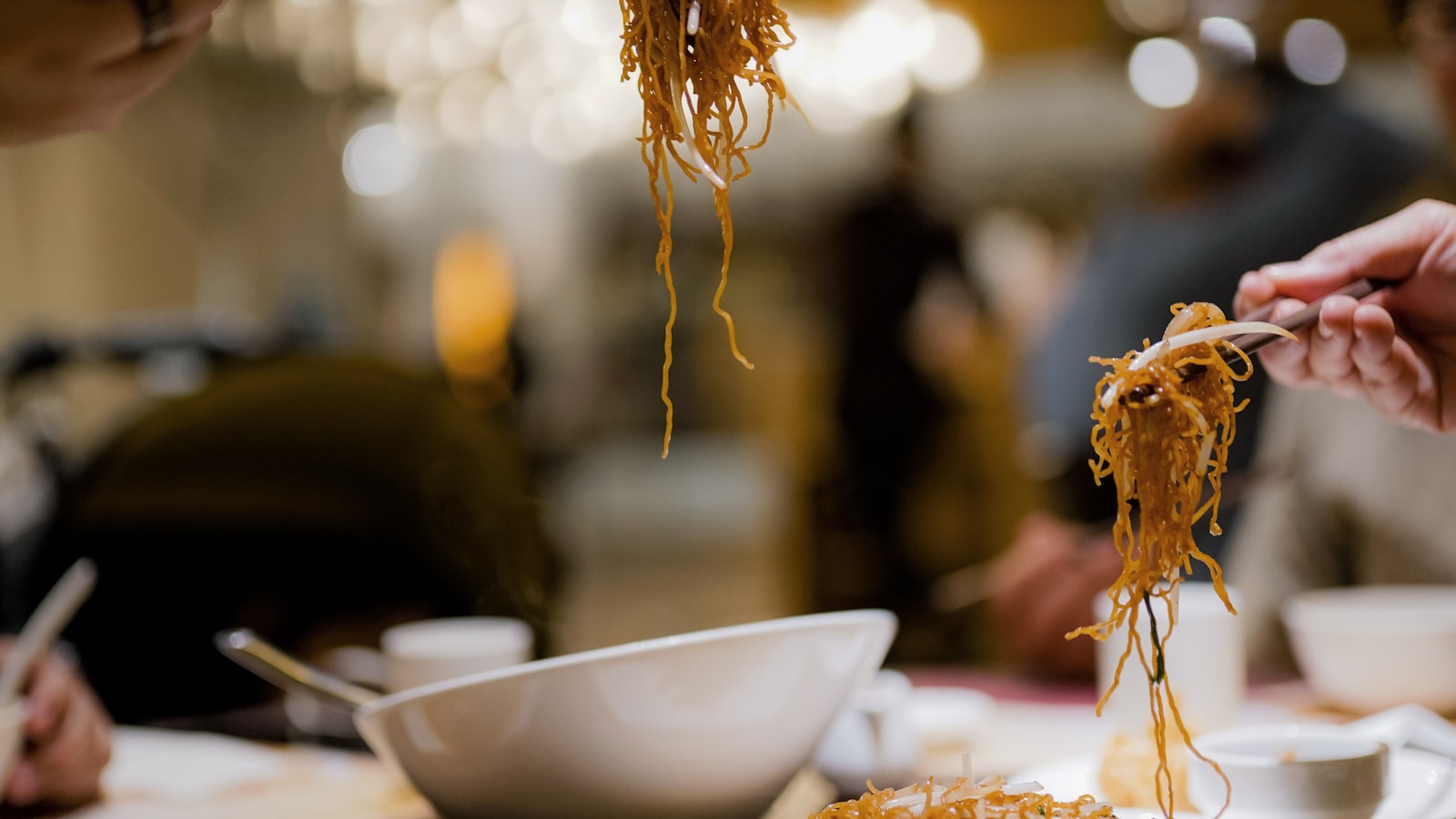 Restaurant Etiquette in China: Ordering, Sharing & Paying — cover photo