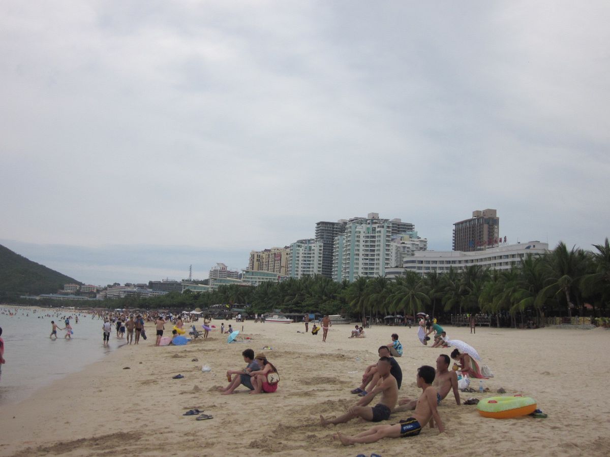 Dadonghai, the lively budget-friendly beach close to Sanya’s city center