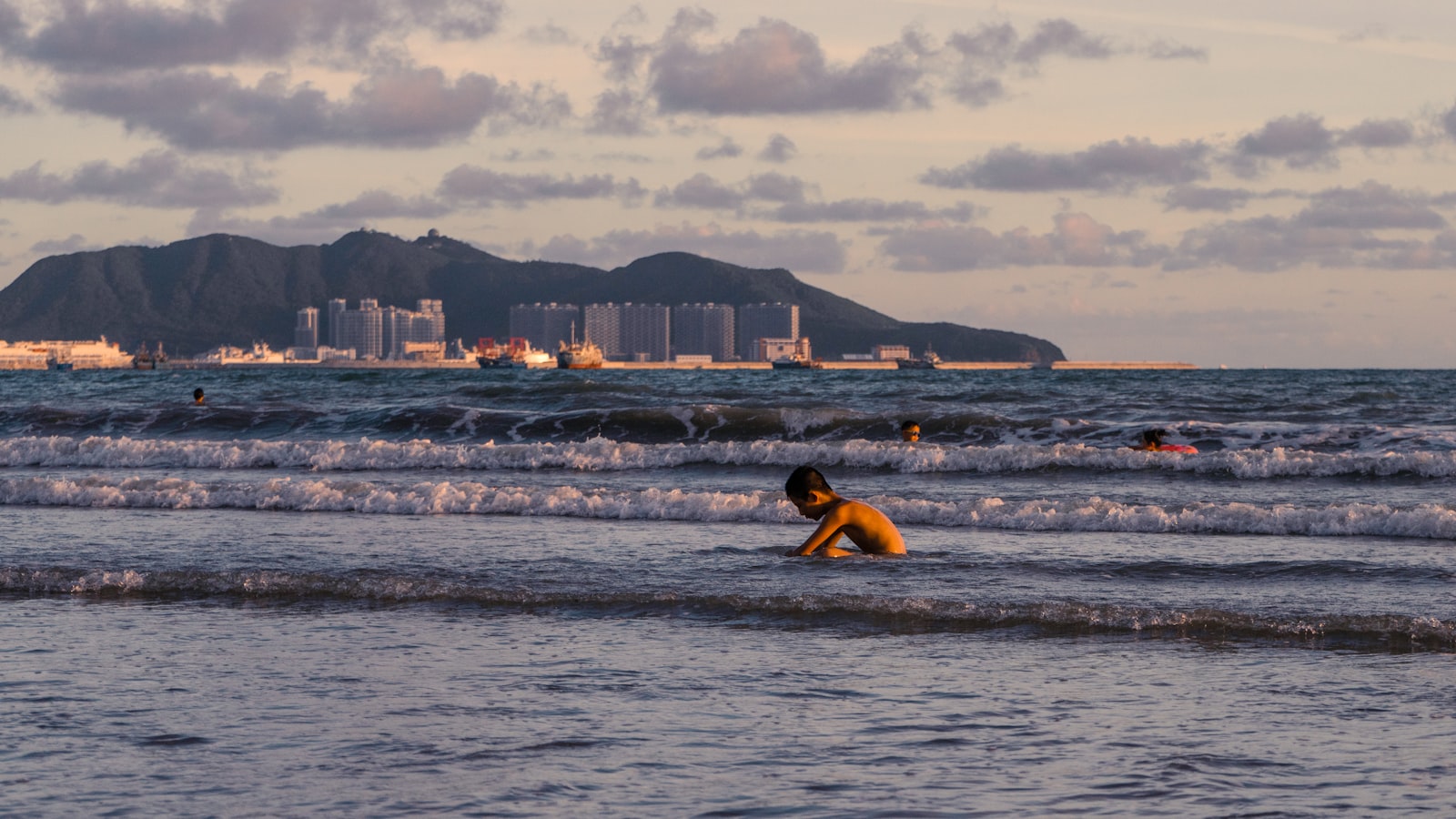 Sanya Travel Guide (2026): Beaches, Bays & What to Do — cover photo