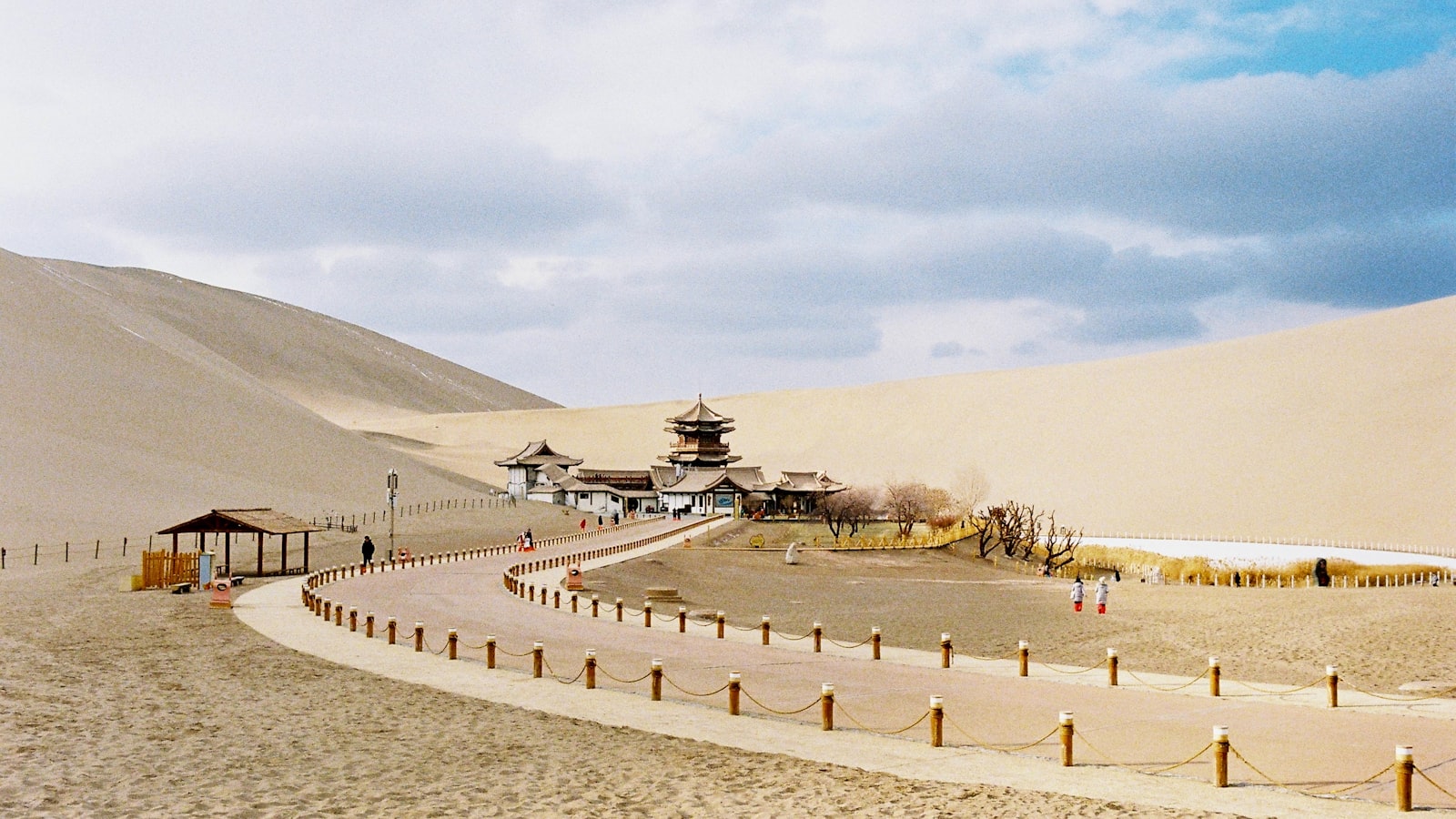 Turpan Travel Guide (2026): Oasis Ruins & Grape Country — cover photo