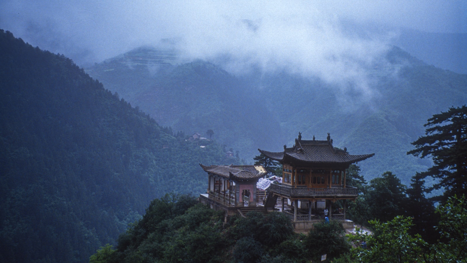 Wudang Mountains Guide (2026): Daoist Temples & Tai Chi — cover photo