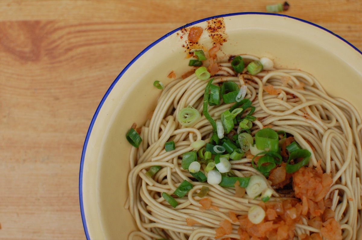 Hot dry noodles ready to eat