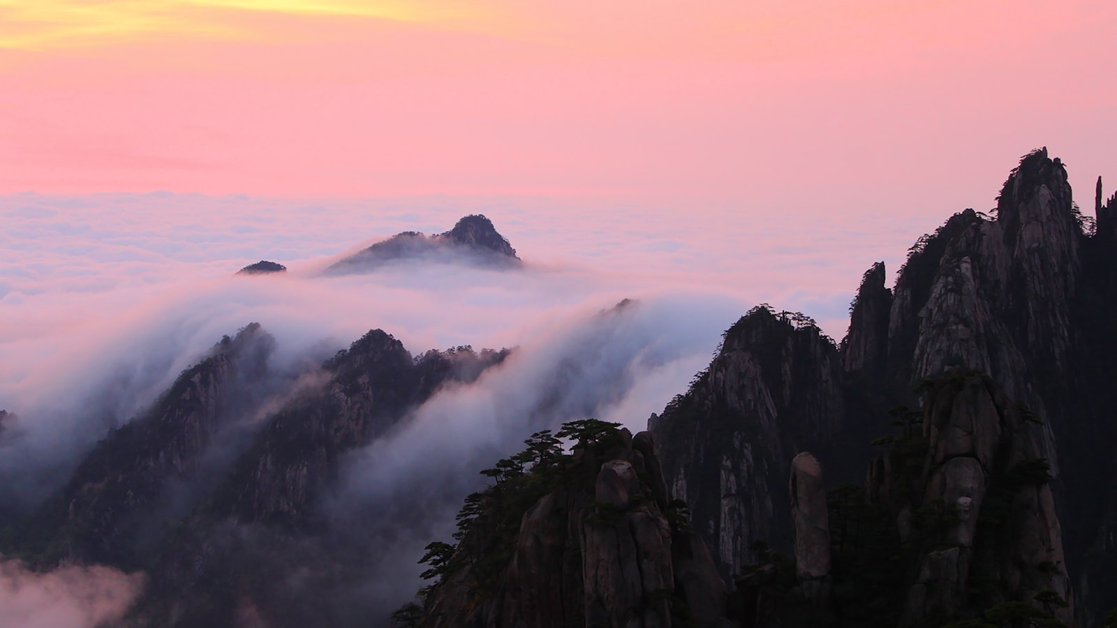 Huangshan Deep Guide: Sunrise, Cloud Sea & the Five Peaks (2026) — cover photo