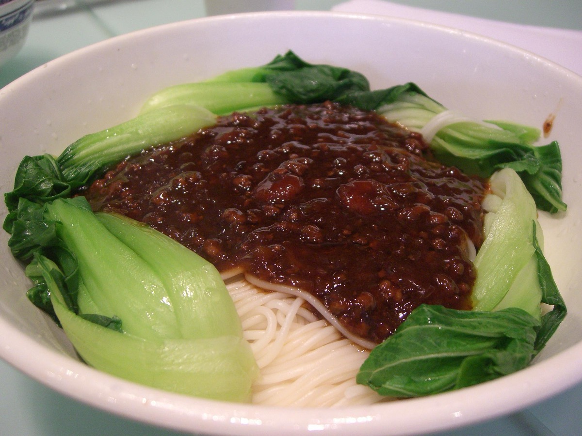 A bowl of zhajiangmian